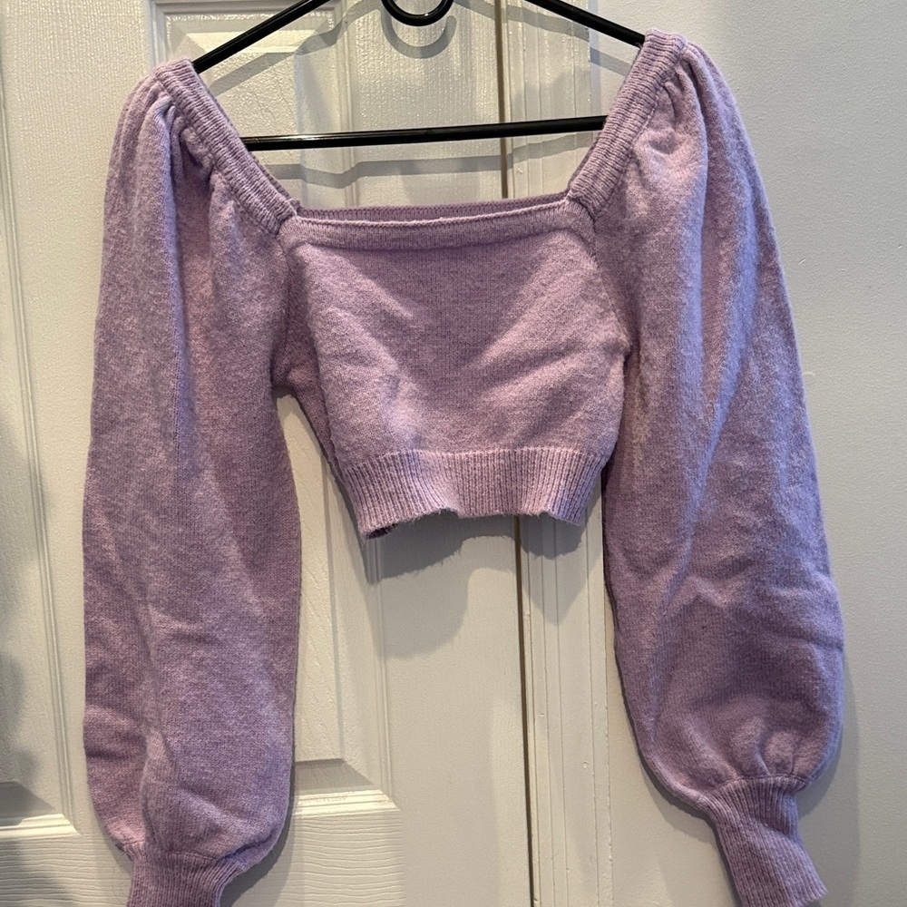 Lavender Puff Sleeve Cropped Sweater. Size small